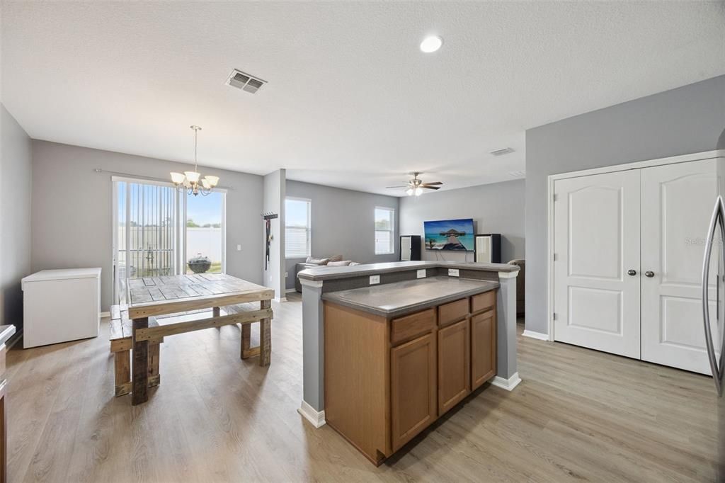 For Sale: $379,000 (4 beds, 3 baths, 2490 Square Feet)