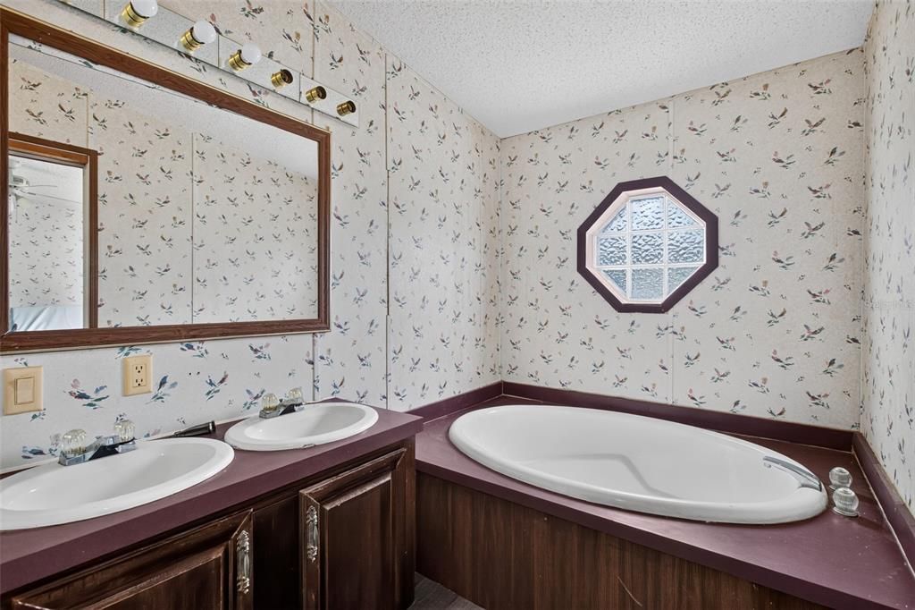 На продажу: $699,999 (3 спален, 2 ванн, 1296 Квадратных фут)