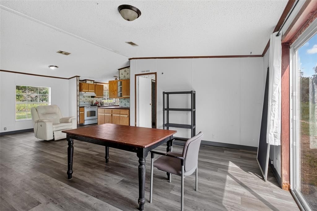 На продажу: $699,999 (3 спален, 2 ванн, 1296 Квадратных фут)