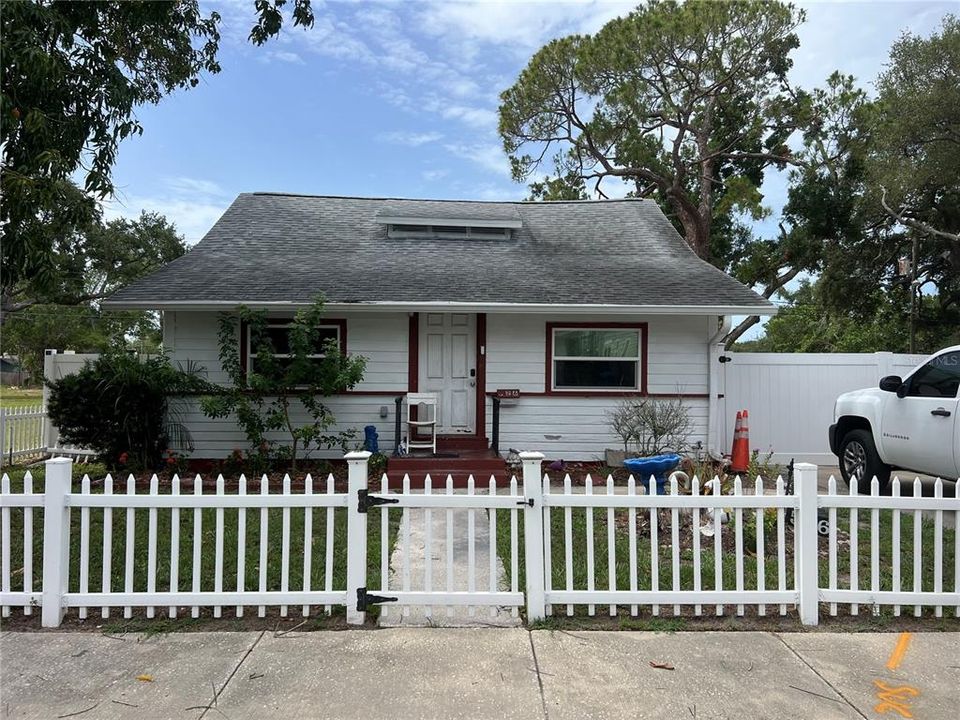 For Sale: $265,000 (3 beds, 2 baths, 1014 Square Feet)