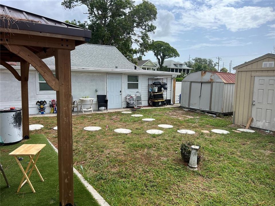 For Sale: $265,000 (3 beds, 2 baths, 1014 Square Feet)