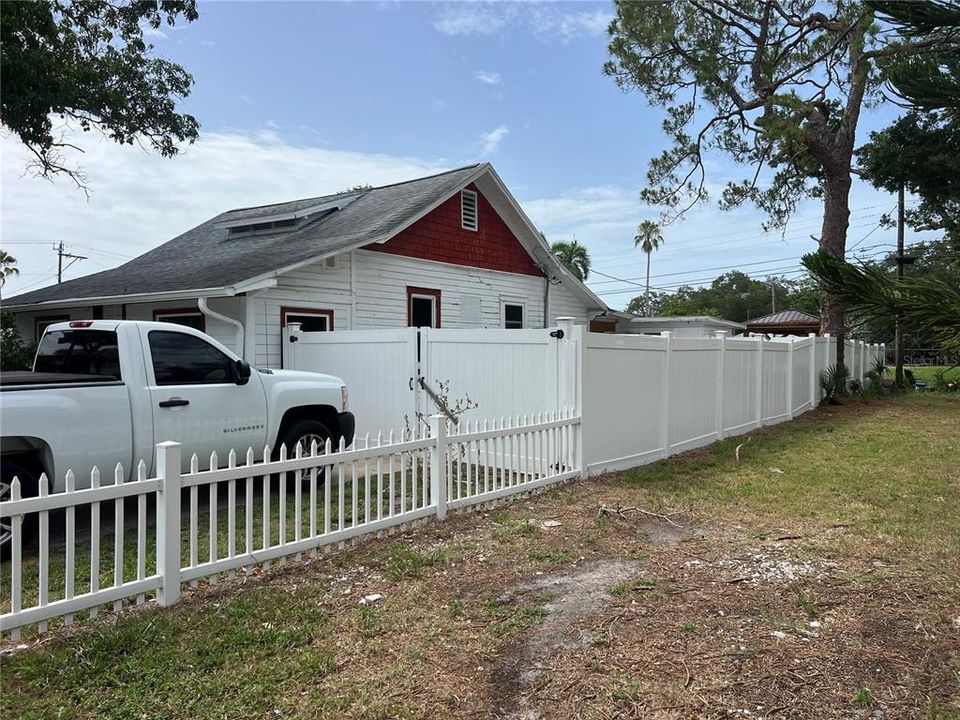 For Sale: $265,000 (3 beds, 2 baths, 1014 Square Feet)