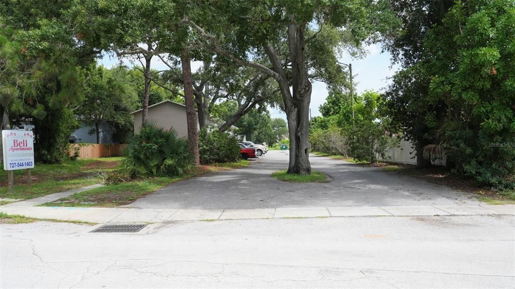 For Rent: $1,300 (2 beds, 1 baths, 900 Square Feet)