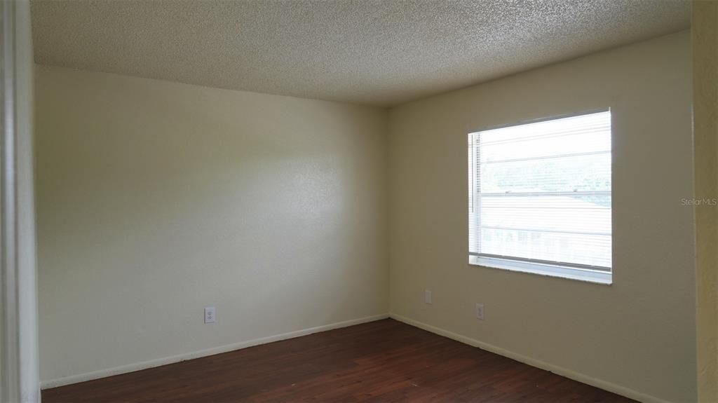 For Rent: $1,300 (2 beds, 1 baths, 900 Square Feet)