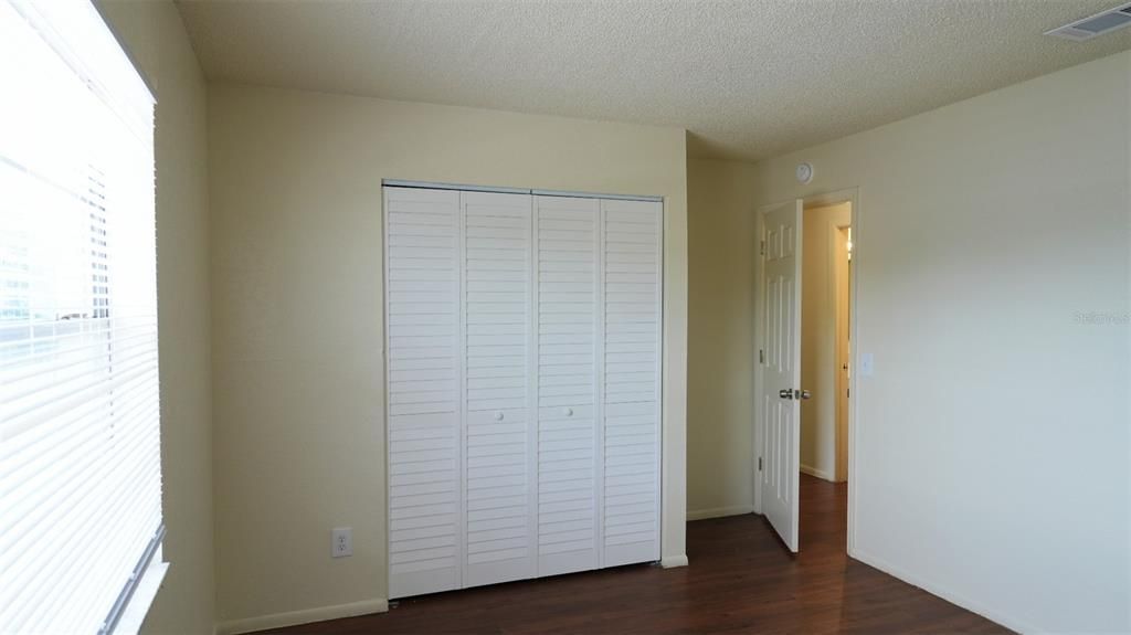 For Rent: $1,300 (2 beds, 1 baths, 900 Square Feet)