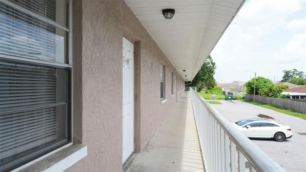 For Rent: $1,300 (2 beds, 1 baths, 900 Square Feet)