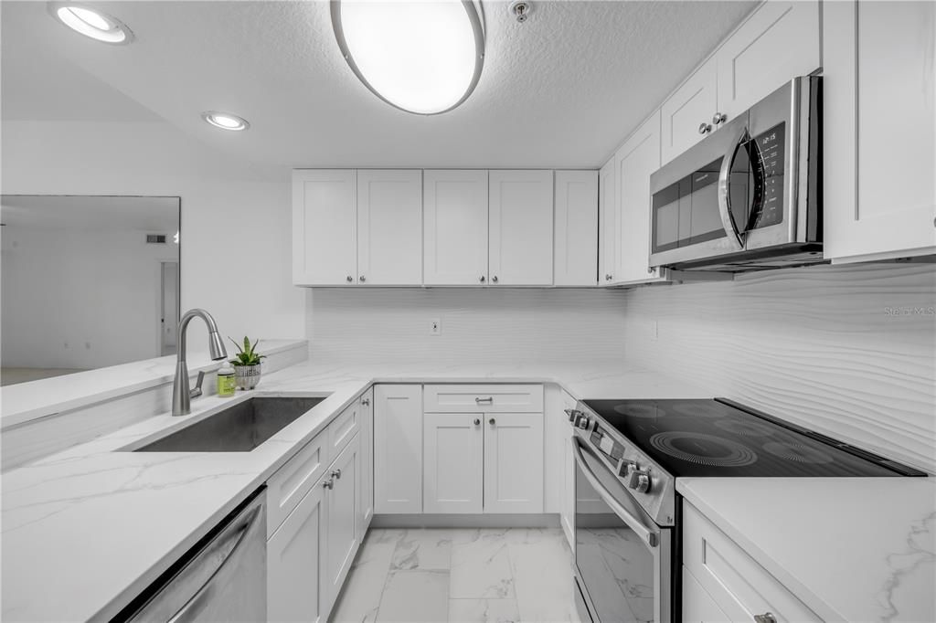 На продажу: $399,000 (2 спален, 2 ванн, 1260 Квадратных фут)