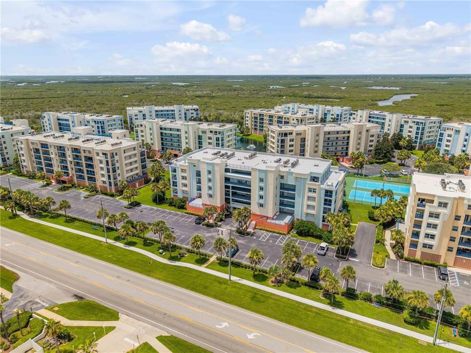 На продажу: $399,000 (2 спален, 2 ванн, 1260 Квадратных фут)