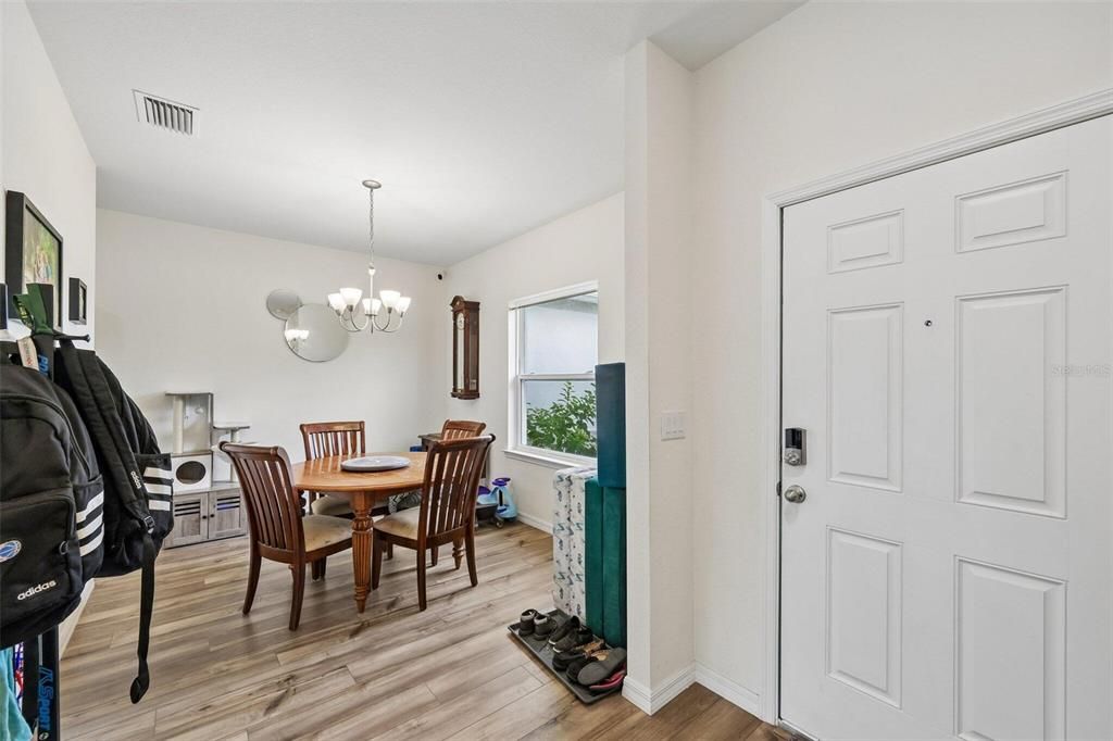 En Venta: $334,900 (4 camas, 2 baños, 1861 Pies cuadrados)