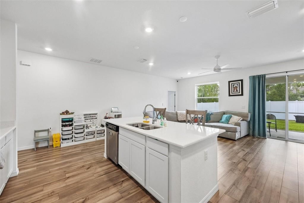 En Venta: $334,900 (4 camas, 2 baños, 1861 Pies cuadrados)