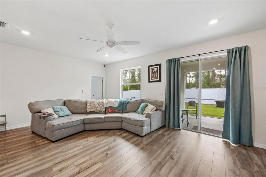 En Venta: $334,900 (4 camas, 2 baños, 1861 Pies cuadrados)