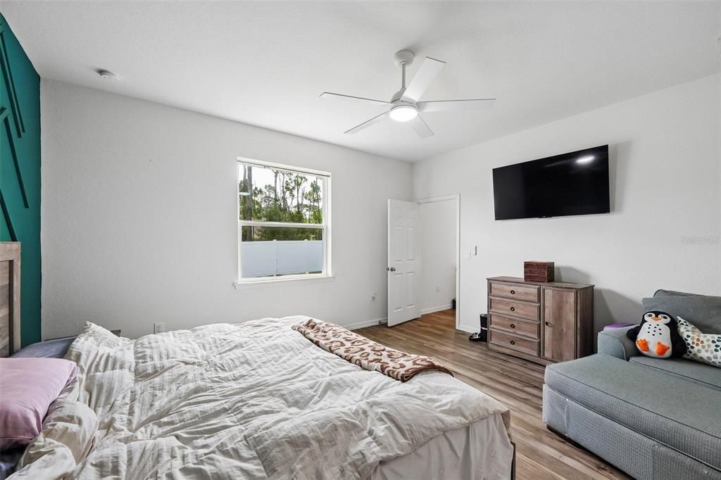 En Venta: $334,900 (4 camas, 2 baños, 1861 Pies cuadrados)