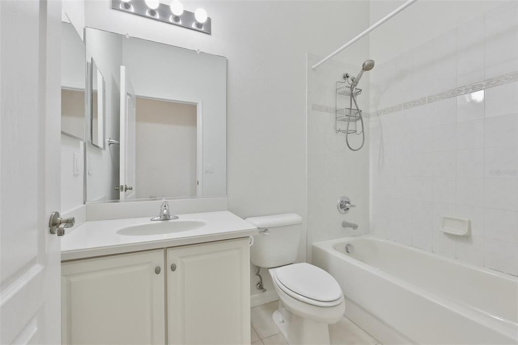 En Venta: $270,000 (2 camas, 2 baños, 1380 Pies cuadrados)