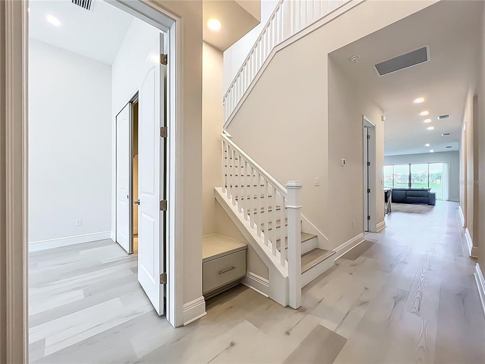 En Venta: $1,150,000 (5 camas, 4 baños, 3231 Pies cuadrados)