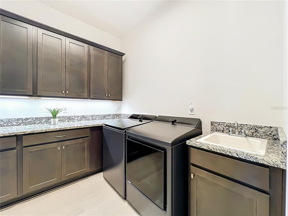 En Venta: $1,150,000 (5 camas, 4 baños, 3231 Pies cuadrados)