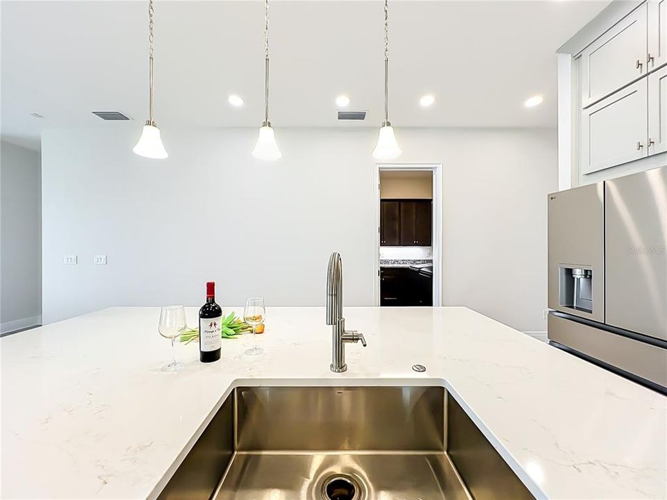 En Venta: $1,150,000 (5 camas, 4 baños, 3231 Pies cuadrados)