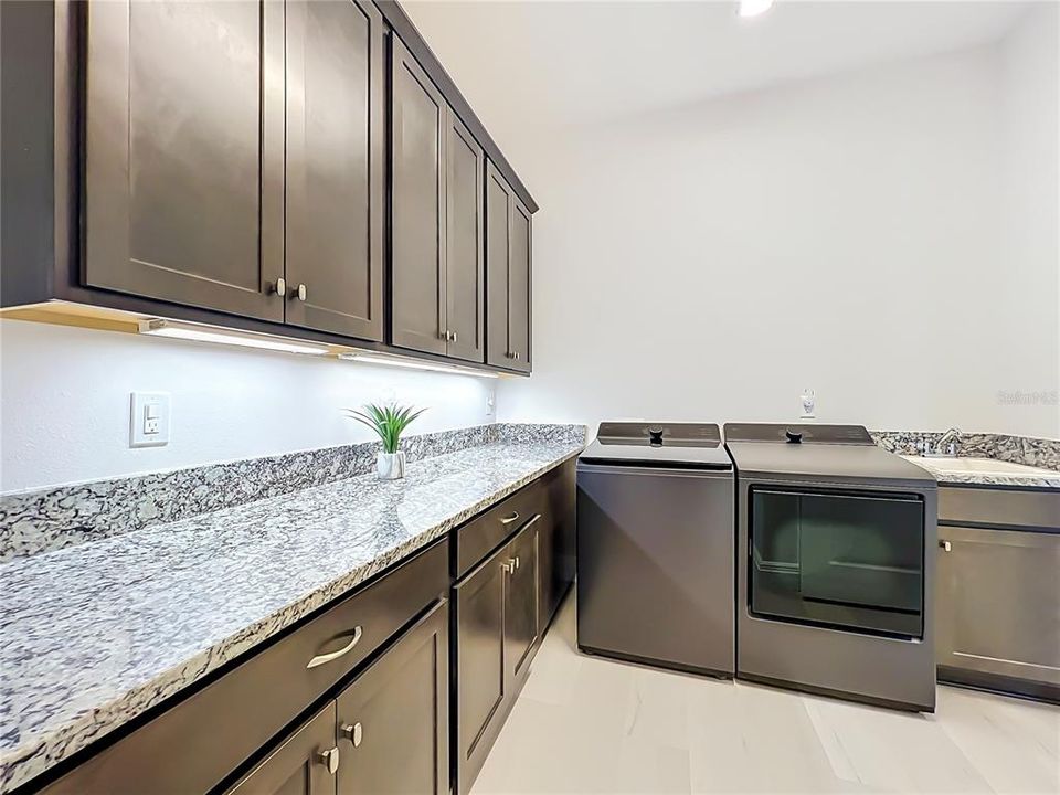 En Venta: $1,150,000 (5 camas, 4 baños, 3231 Pies cuadrados)