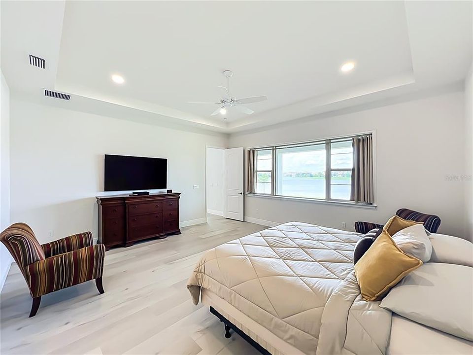 En Venta: $1,150,000 (5 camas, 4 baños, 3231 Pies cuadrados)