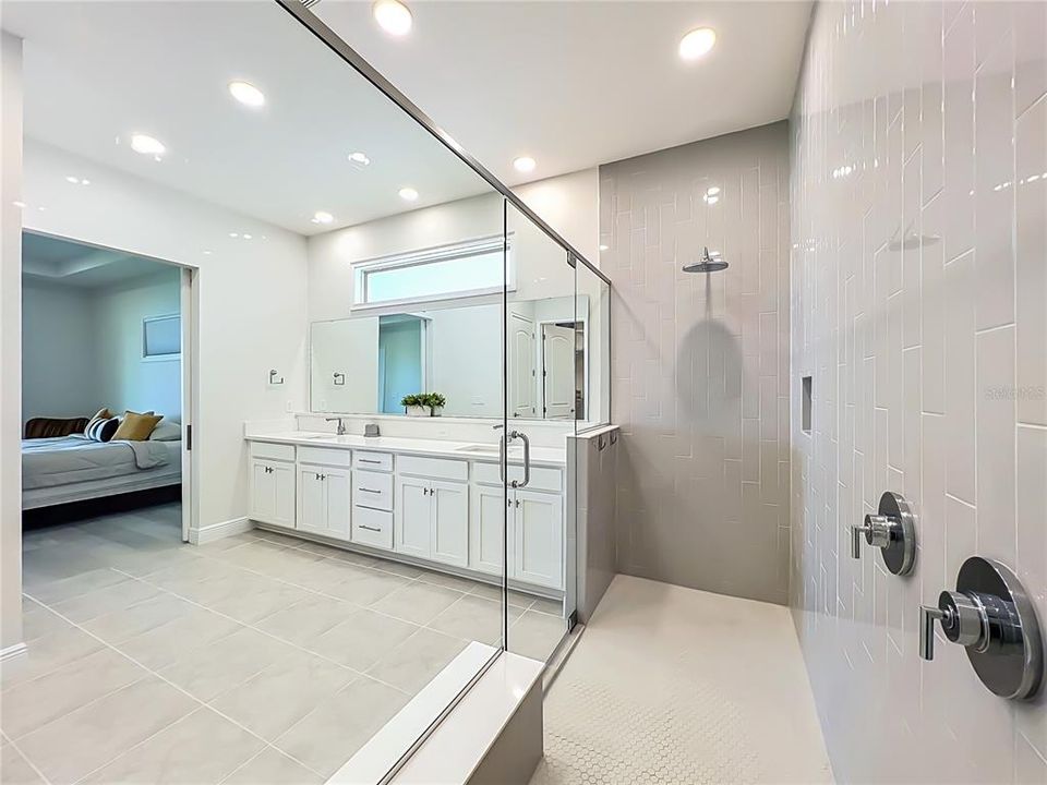 En Venta: $1,150,000 (5 camas, 4 baños, 3231 Pies cuadrados)