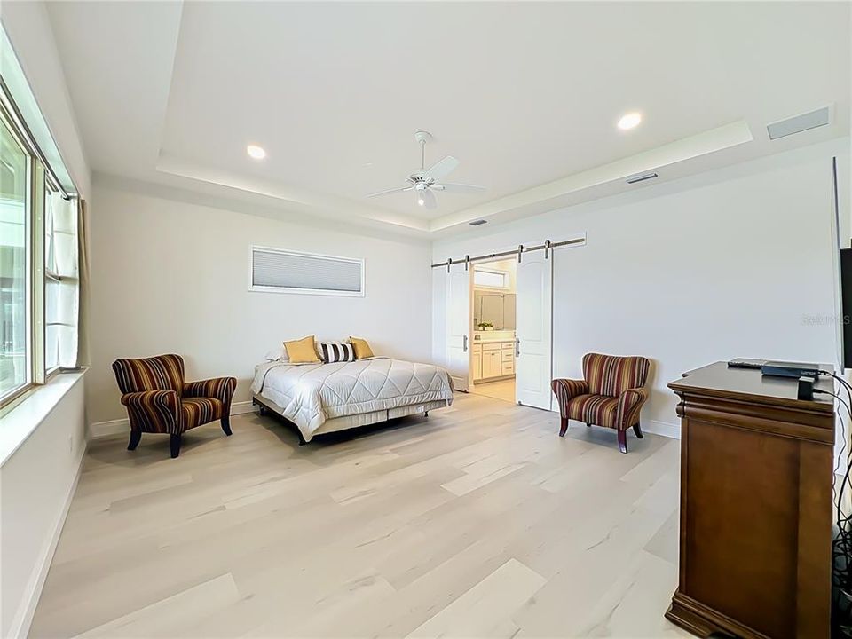 En Venta: $1,150,000 (5 camas, 4 baños, 3231 Pies cuadrados)