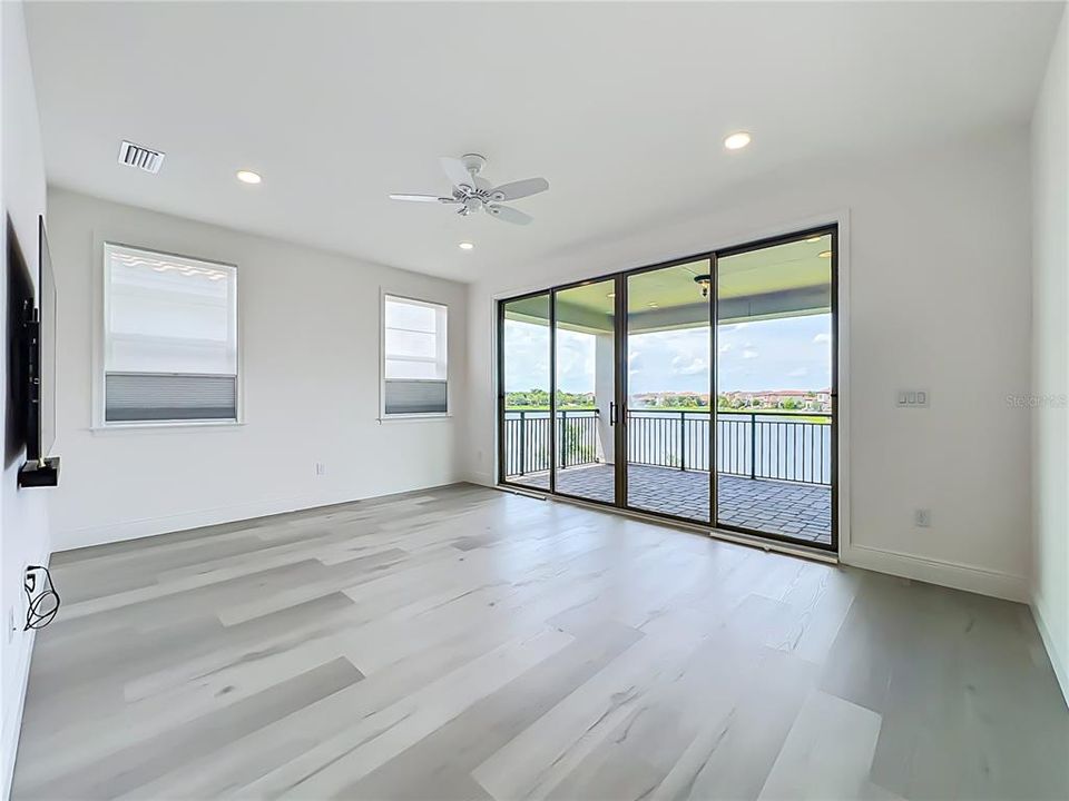 En Venta: $1,150,000 (5 camas, 4 baños, 3231 Pies cuadrados)