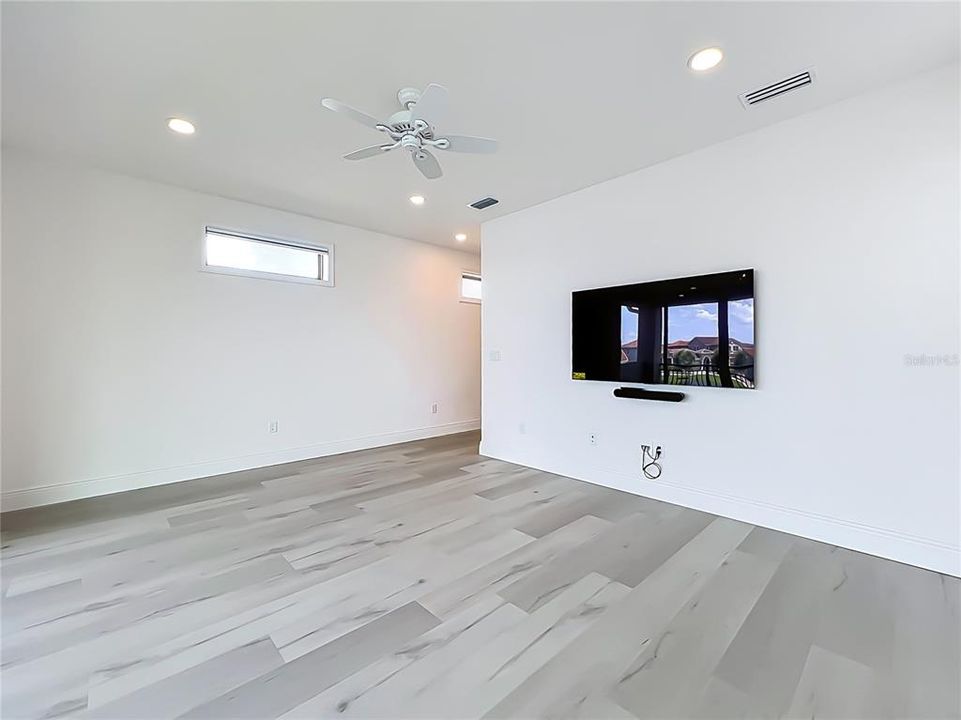 En Venta: $1,150,000 (5 camas, 4 baños, 3231 Pies cuadrados)