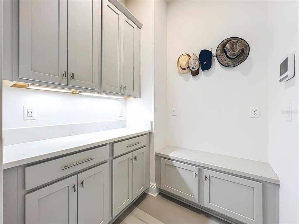 En Venta: $1,150,000 (5 camas, 4 baños, 3231 Pies cuadrados)