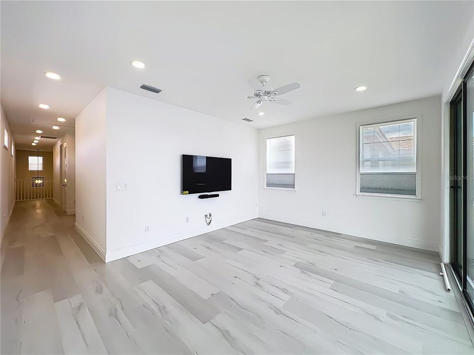 En Venta: $1,150,000 (5 camas, 4 baños, 3231 Pies cuadrados)