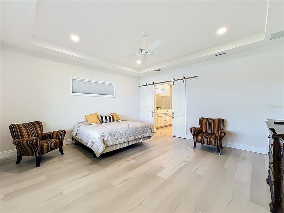 En Venta: $1,150,000 (5 camas, 4 baños, 3231 Pies cuadrados)