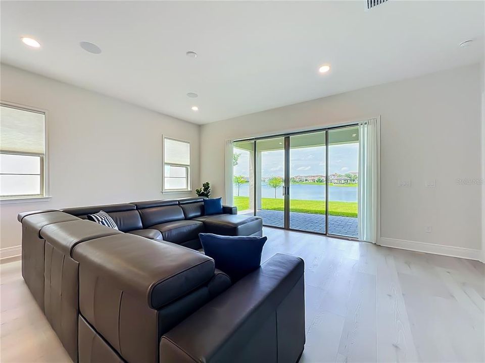 En Venta: $1,150,000 (5 camas, 4 baños, 3231 Pies cuadrados)