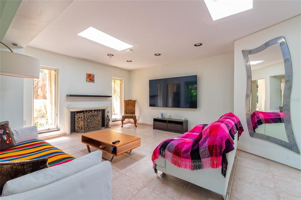 En Venta: $950,000 (3 camas, 3 baños, 2586 Pies cuadrados)