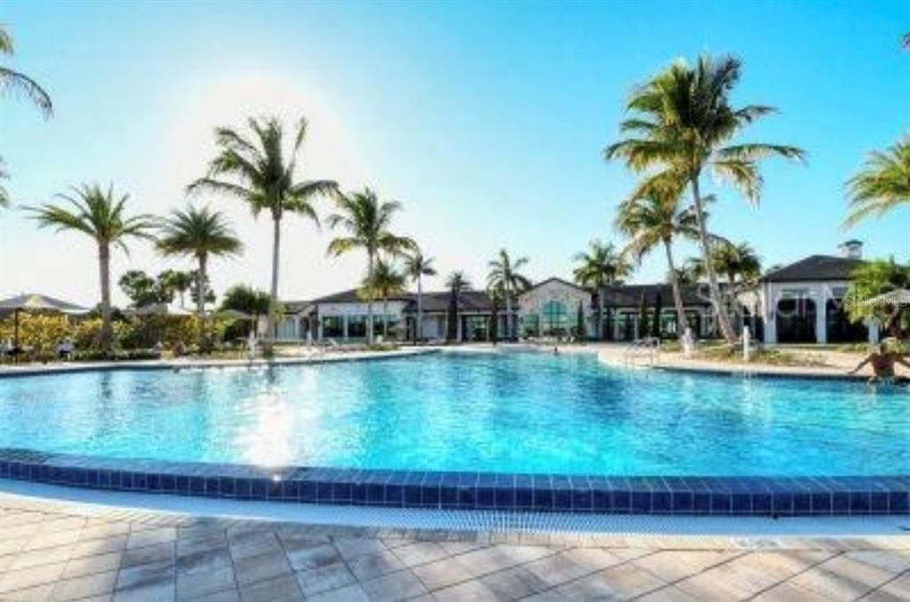 Activo con contrato: $375,000 (3 camas, 2 baños, 1602 Pies cuadrados)
