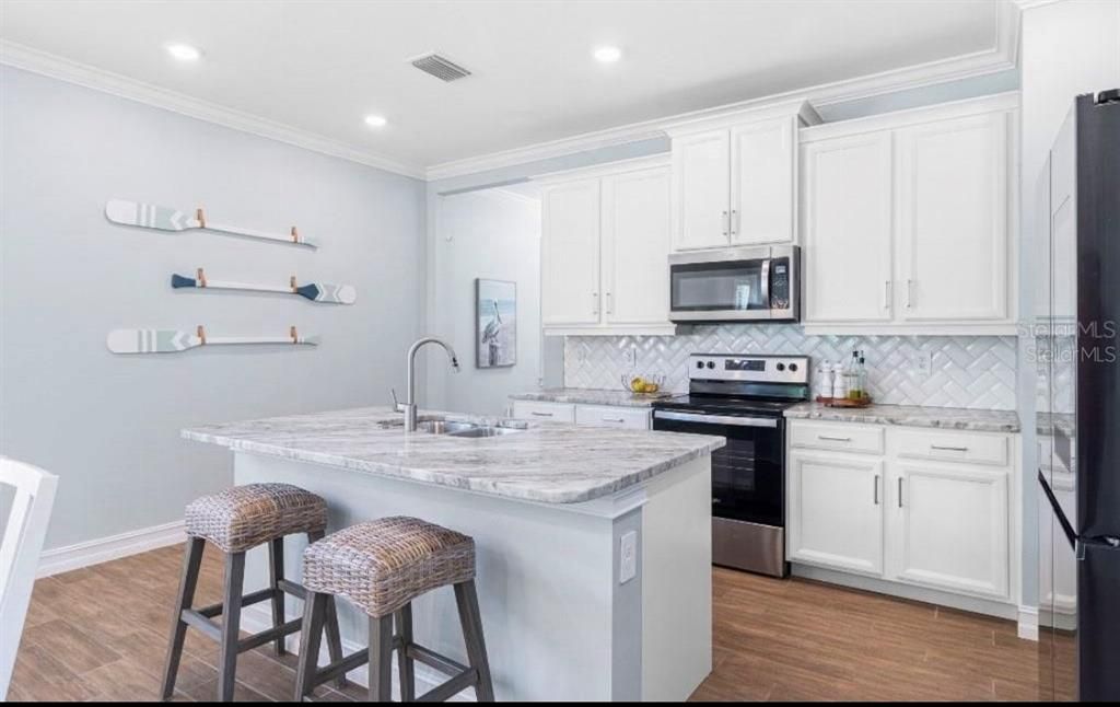 Activo con contrato: $375,000 (3 camas, 2 baños, 1602 Pies cuadrados)