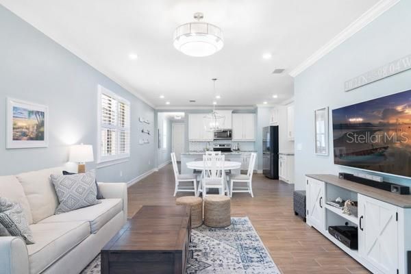 Activo con contrato: $375,000 (3 camas, 2 baños, 1602 Pies cuadrados)