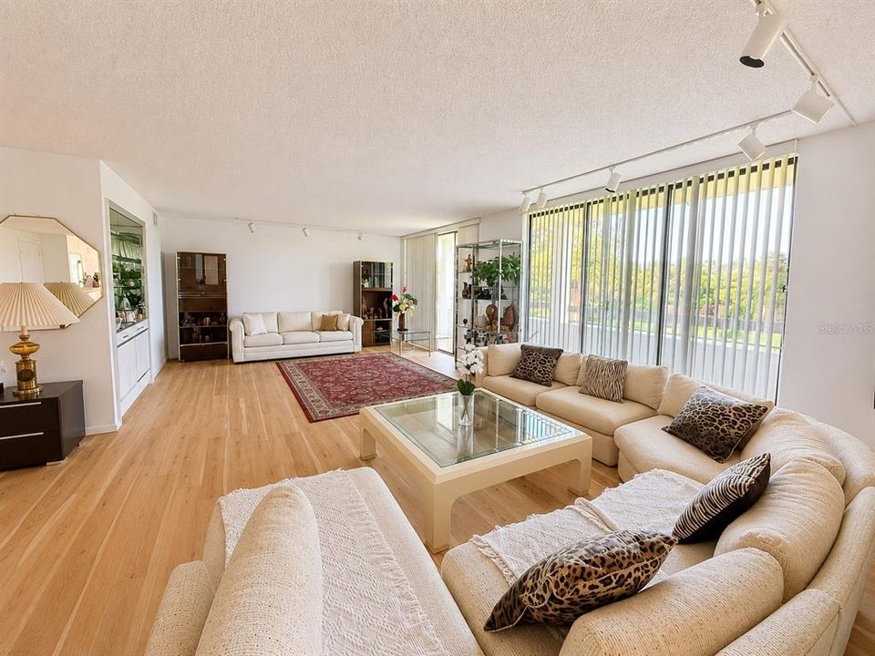 En Venta: $249,900 (3 camas, 2 baños, 2035 Pies cuadrados)