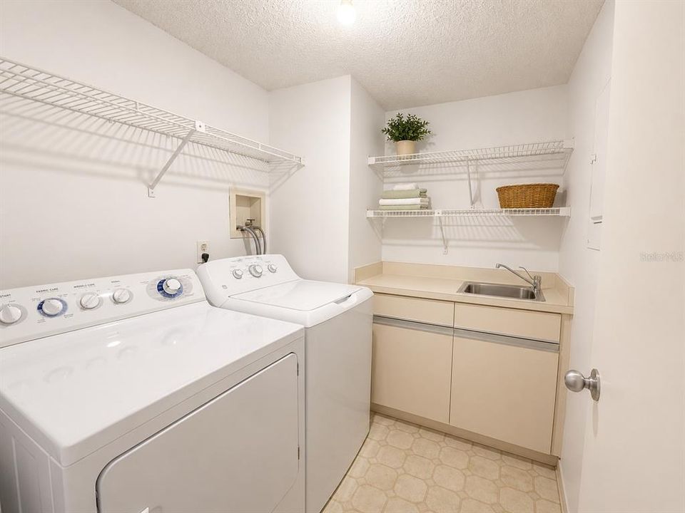 En Venta: $249,900 (3 camas, 2 baños, 2035 Pies cuadrados)