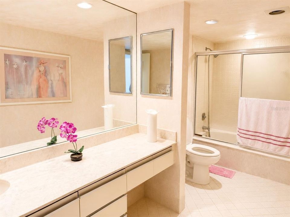 En Venta: $249,900 (3 camas, 2 baños, 2035 Pies cuadrados)