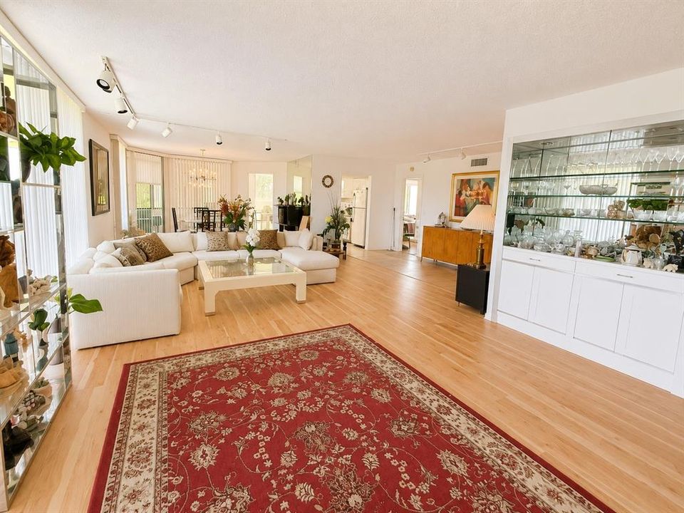 En Venta: $249,900 (3 camas, 2 baños, 2035 Pies cuadrados)
