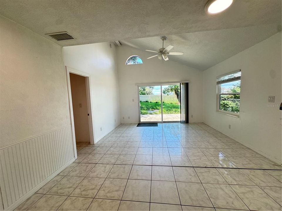 В аренду: $1,950 (3 спален, 2 ванн, 1369 Квадратных фут)