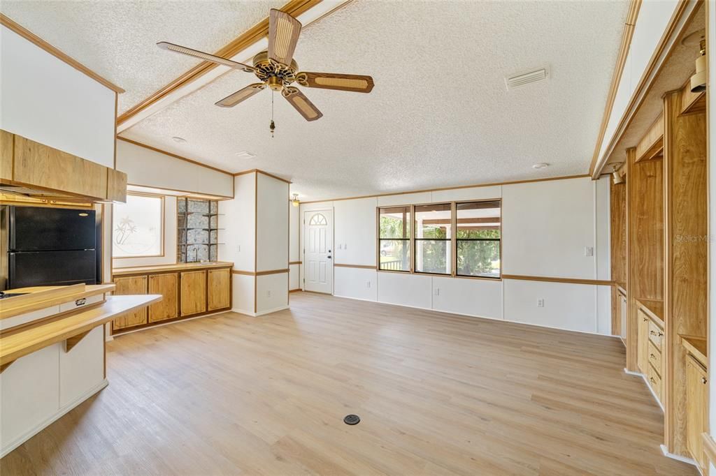 For Sale: $199,500 (2 beds, 2 baths, 1248 Square Feet)
