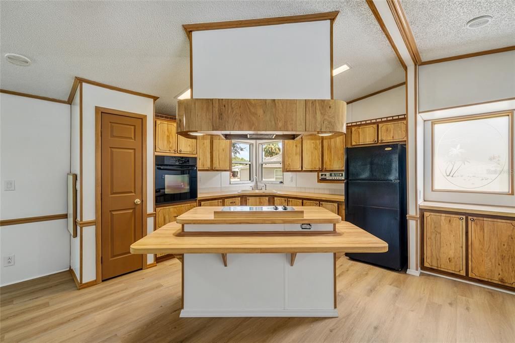 For Sale: $199,500 (2 beds, 2 baths, 1248 Square Feet)