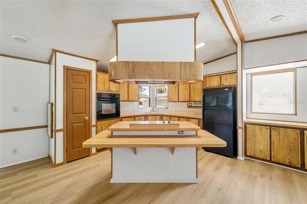 For Sale: $199,500 (2 beds, 2 baths, 1248 Square Feet)