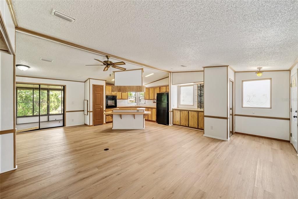 For Sale: $199,500 (2 beds, 2 baths, 1248 Square Feet)
