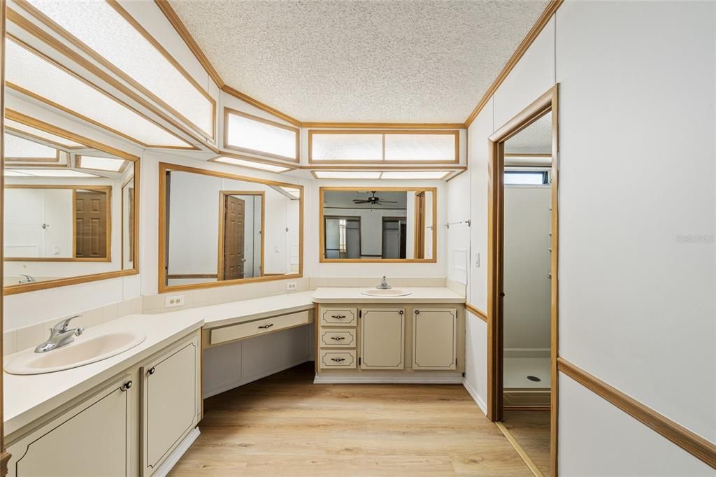 For Sale: $199,500 (2 beds, 2 baths, 1248 Square Feet)