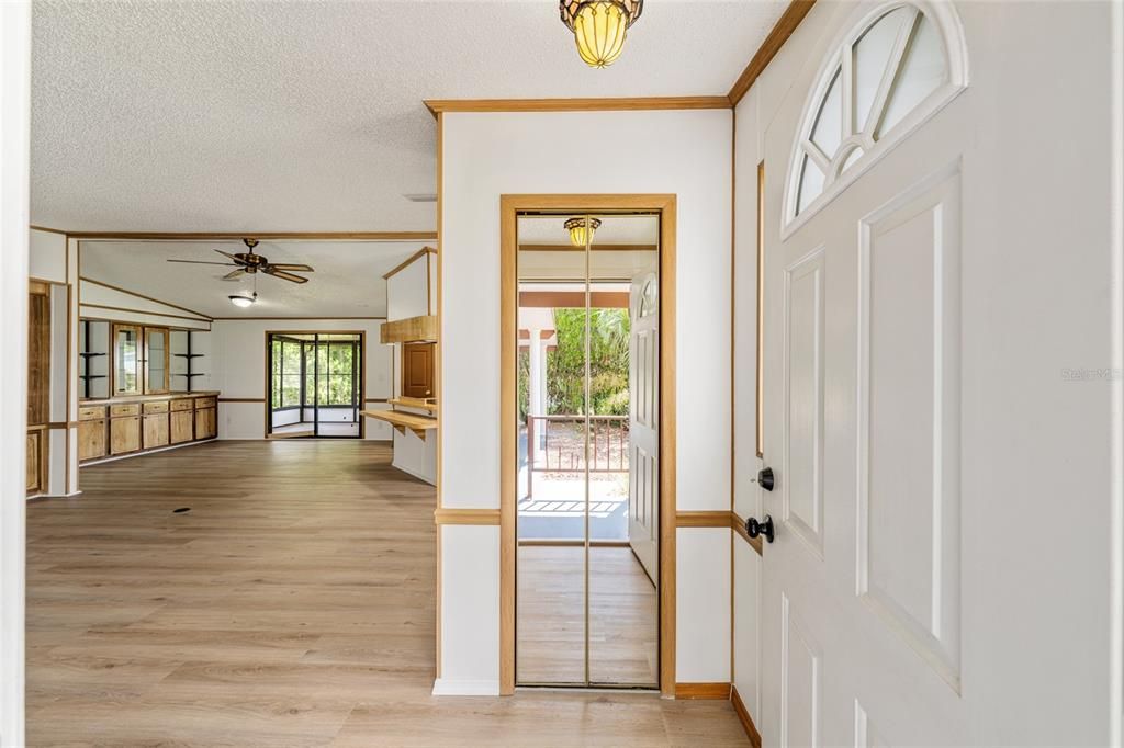 For Sale: $199,500 (2 beds, 2 baths, 1248 Square Feet)