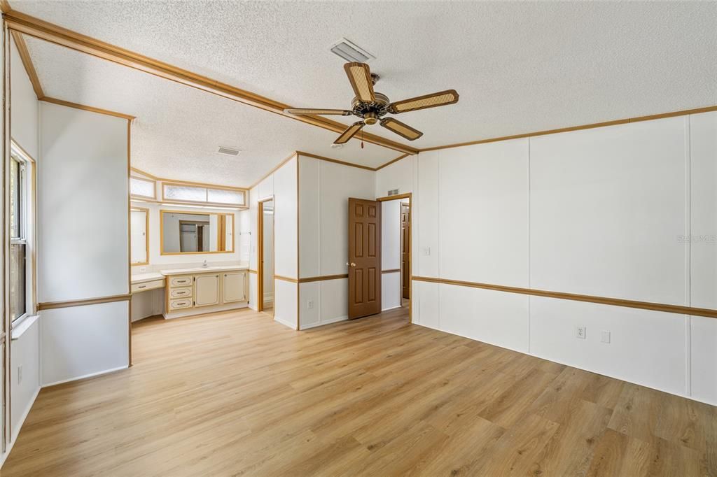 For Sale: $199,500 (2 beds, 2 baths, 1248 Square Feet)