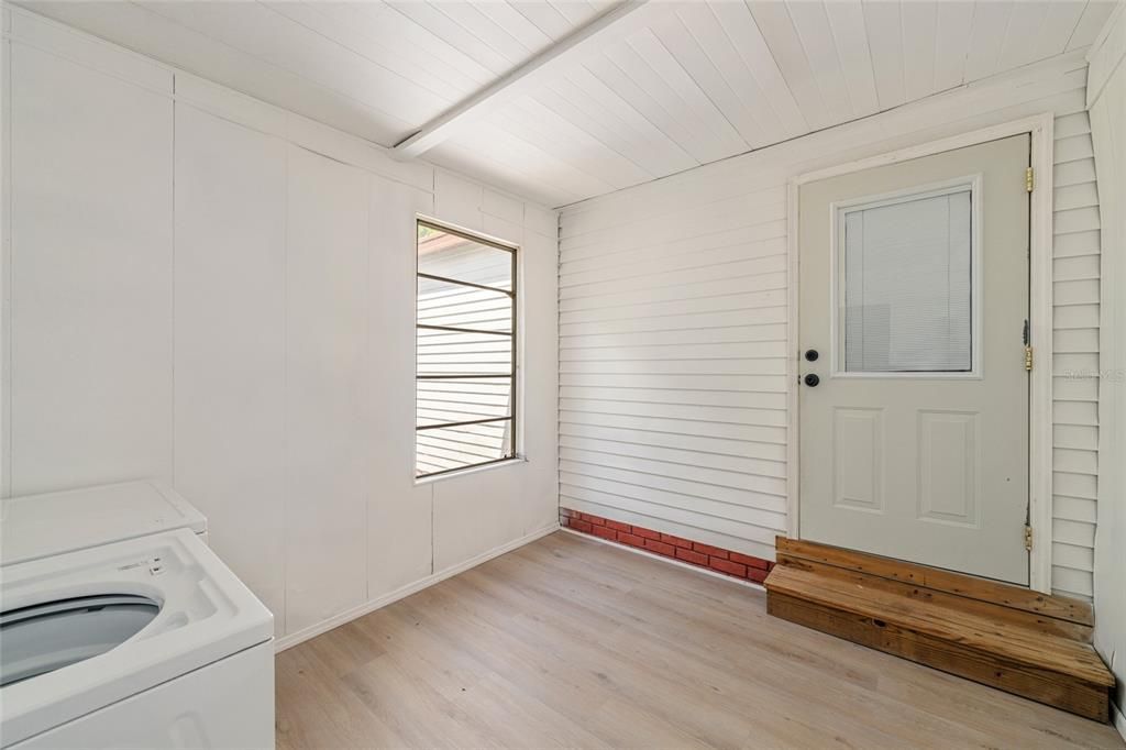For Sale: $199,500 (2 beds, 2 baths, 1248 Square Feet)