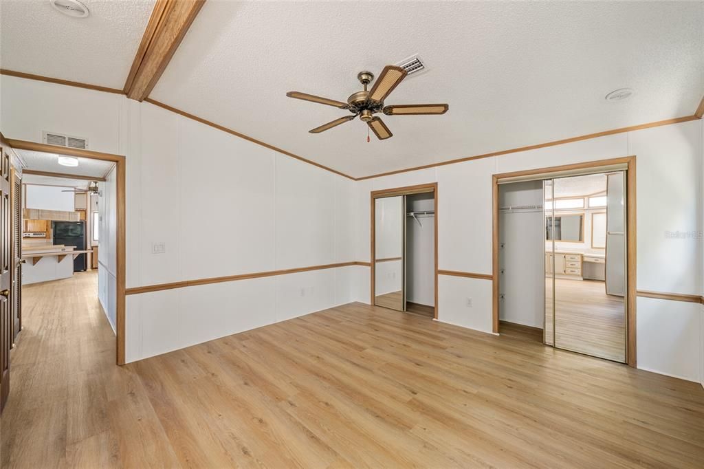 For Sale: $199,500 (2 beds, 2 baths, 1248 Square Feet)