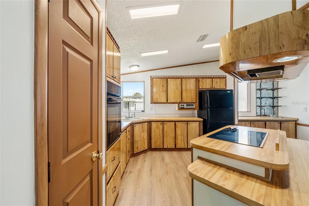For Sale: $199,500 (2 beds, 2 baths, 1248 Square Feet)