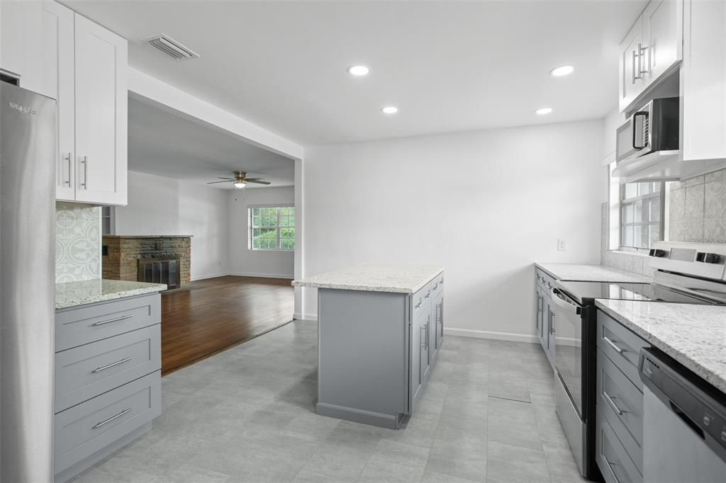For Sale: $799,000 (6 beds, 0 baths, 2710 Square Feet)